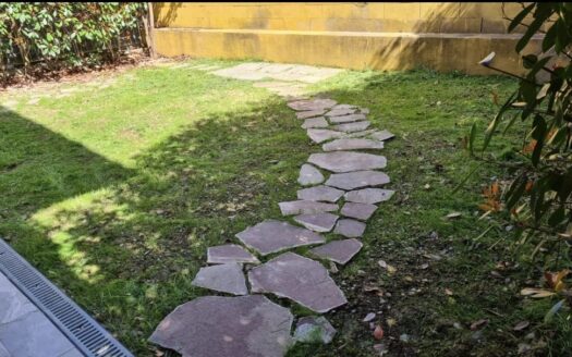 PECCIOLI (PI) – Eleganza, comfort e giardino privato in un contesto esclusivo